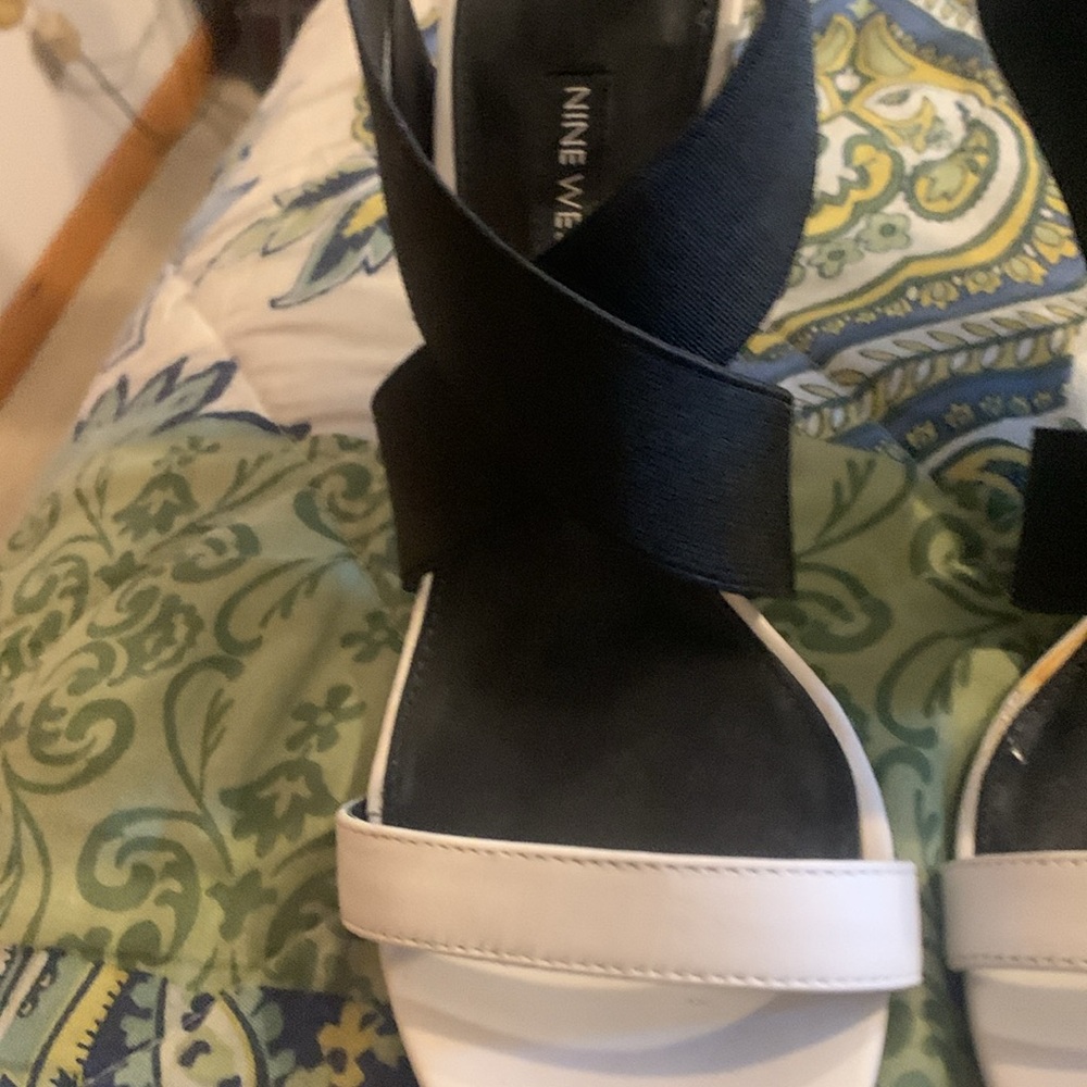 Sandals. Like new - Picture 2 of 4